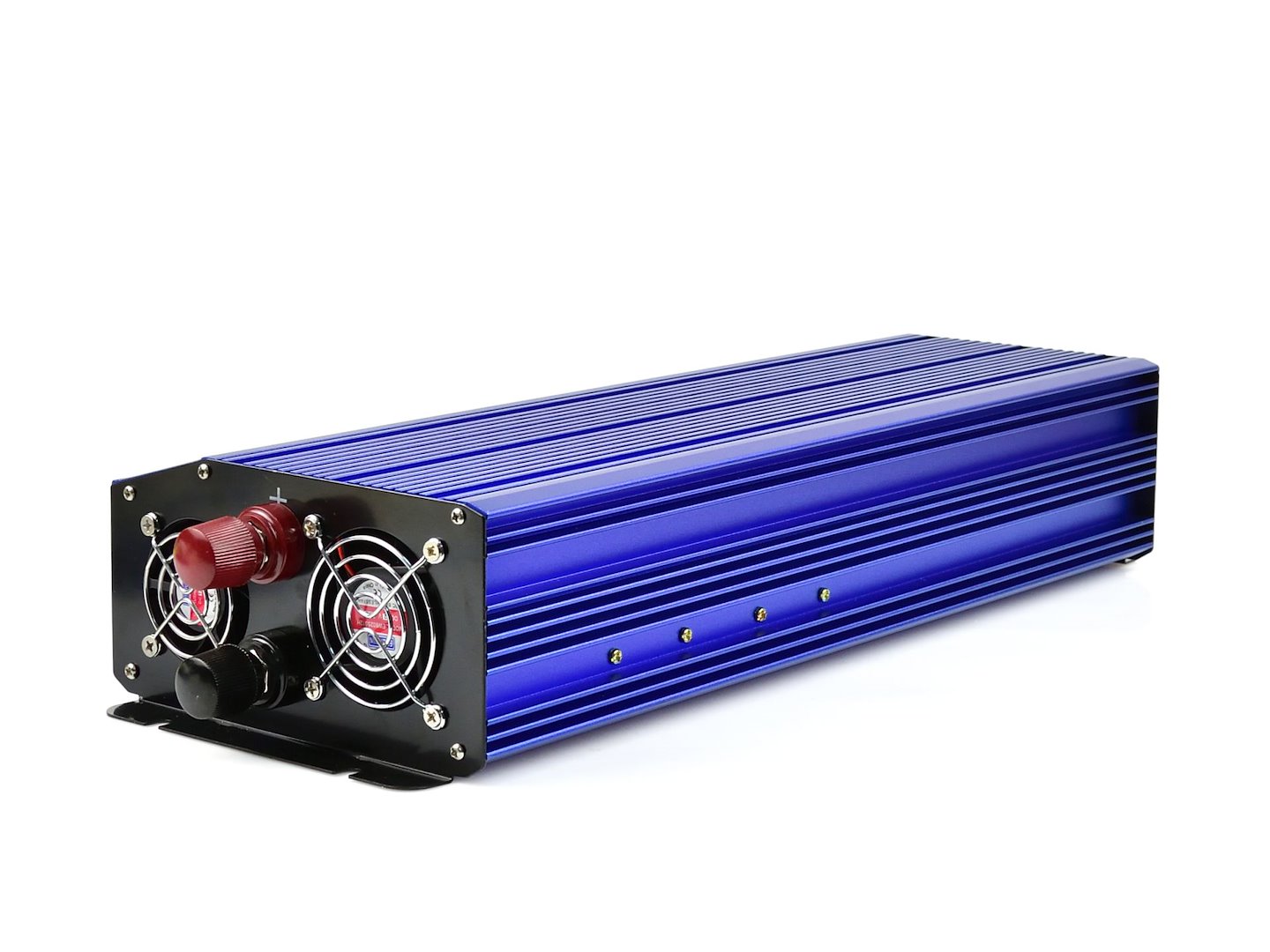 Měnič napětí sinus 12V/230V 2000 W Geko — V provozu